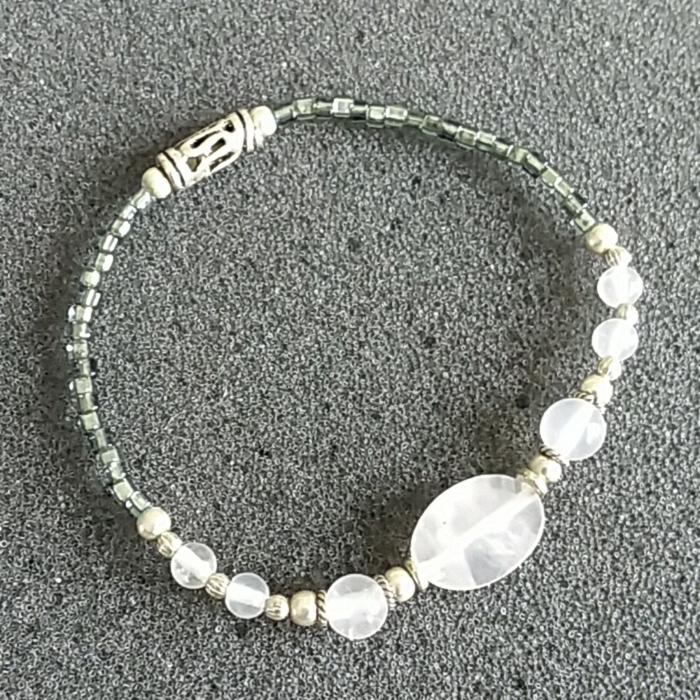 Rose quartz beaded bracelet